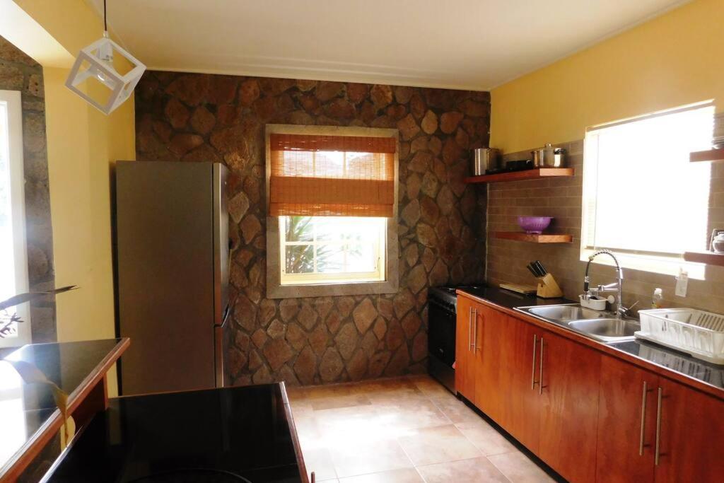 Tropical Home Oasis سوفريير المظهر الخارجي الصورة