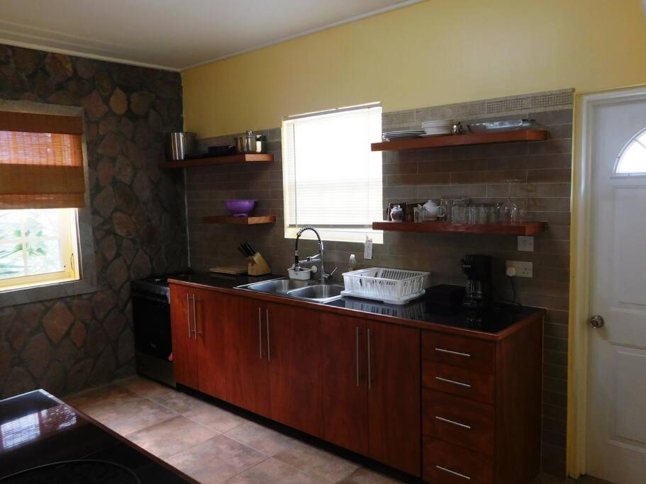 Tropical Home Oasis سوفريير المظهر الخارجي الصورة