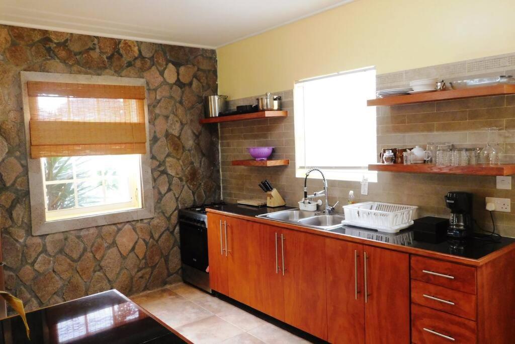 Tropical Home Oasis سوفريير المظهر الخارجي الصورة