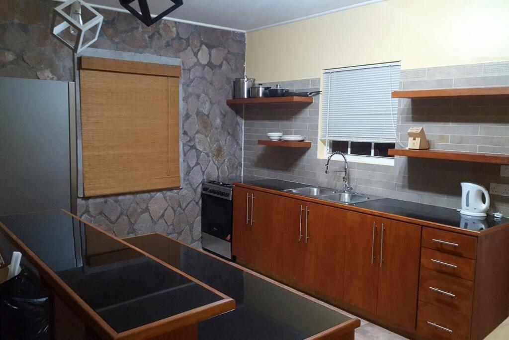 Tropical Home Oasis سوفريير المظهر الخارجي الصورة