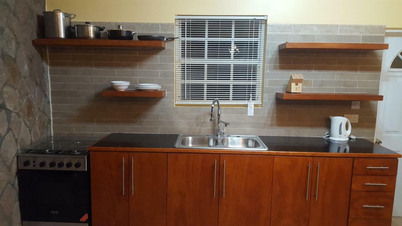 Tropical Home Oasis سوفريير المظهر الخارجي الصورة
